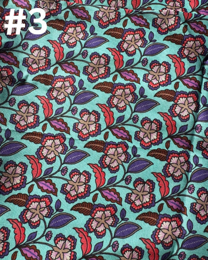 Handgenähtes Katzenspielzeug aus Baumwolle mit Katzenminze, Glöckchen & Stab