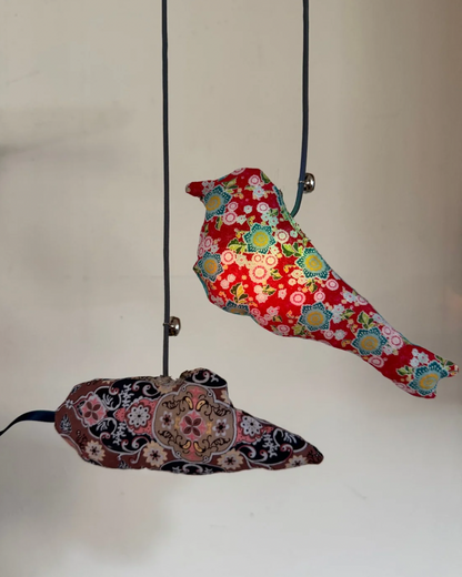 Handgenähtes Katzenspielzeug aus Baumwolle mit Katzenminze, Glöckchen & Stab